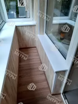 Холодное остекление и отделка П-образного балкона