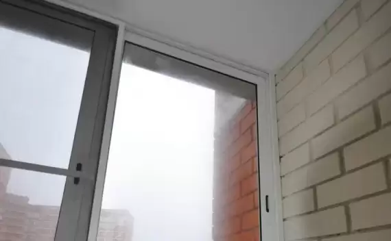 Остекление балкона лодочка холодными окнами